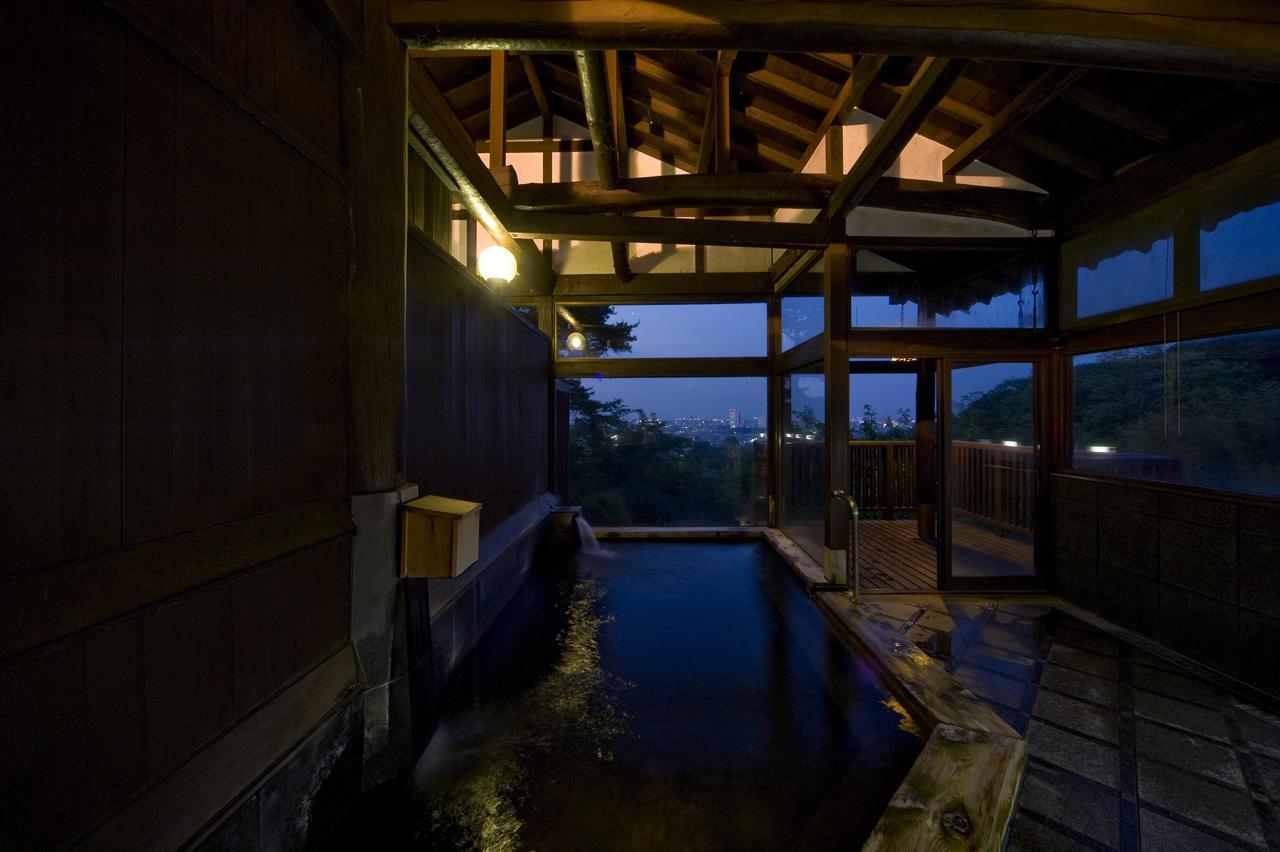 Отель Takasaki Kannonyama Onsen Kinzanso Экстерьер фото