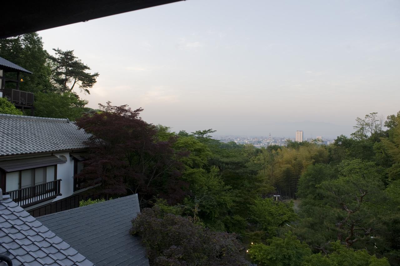 Отель Takasaki Kannonyama Onsen Kinzanso Экстерьер фото