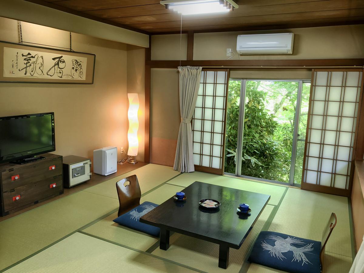 Отель Takasaki Kannonyama Onsen Kinzanso Экстерьер фото