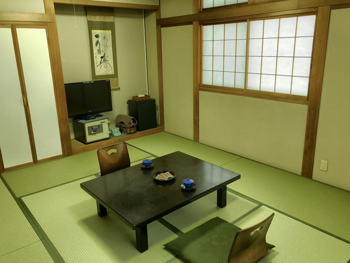 Отель Takasaki Kannonyama Onsen Kinzanso Экстерьер фото