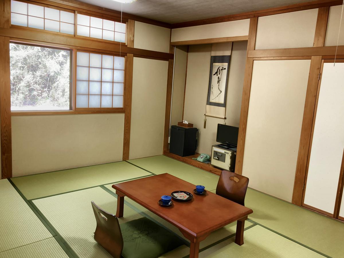 Отель Takasaki Kannonyama Onsen Kinzanso Экстерьер фото